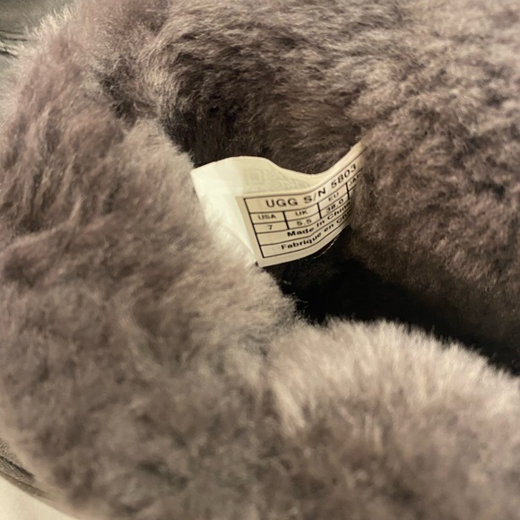 Soft grey UGG’s - Picture 3 of 5